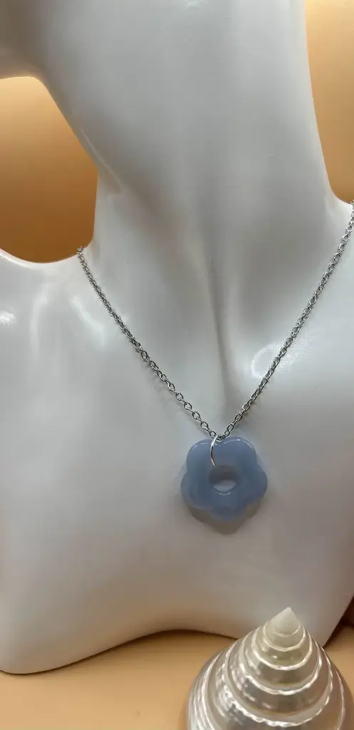Collier Fleur bleu argenté