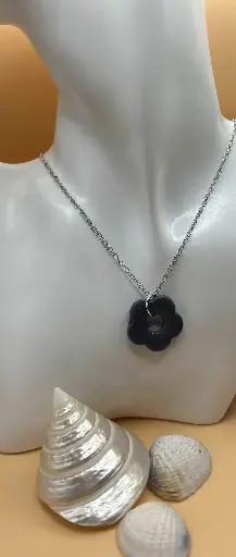 Collier Fleur grise argenté