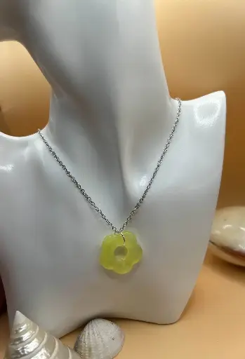 Collier fleur jaune argenté