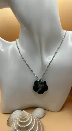 Collier fleur verte argenté