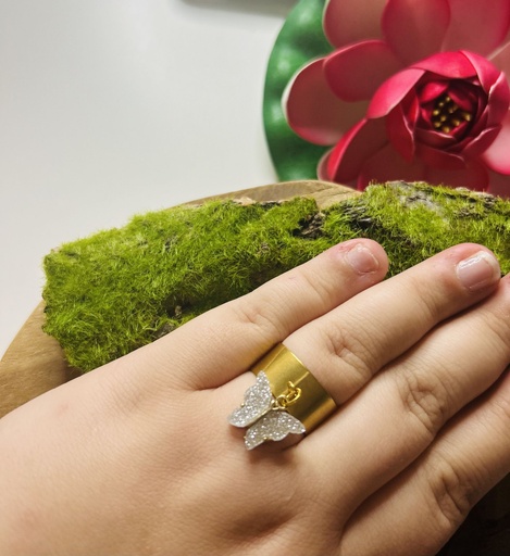 Bague pailletés aux bout des doigts